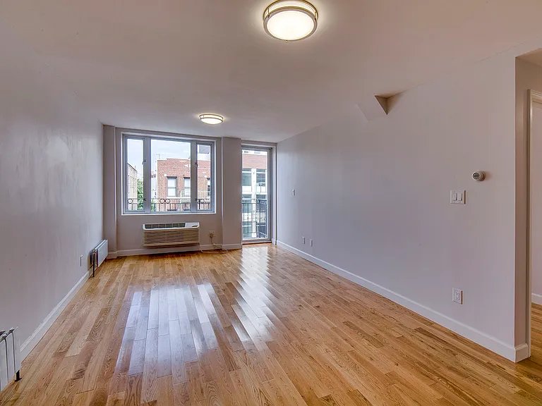 26-25 28th St #3E — Photo 3