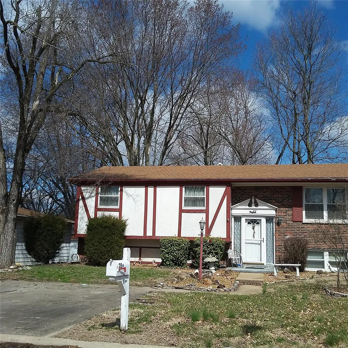 25 Bettina Dr photo 1