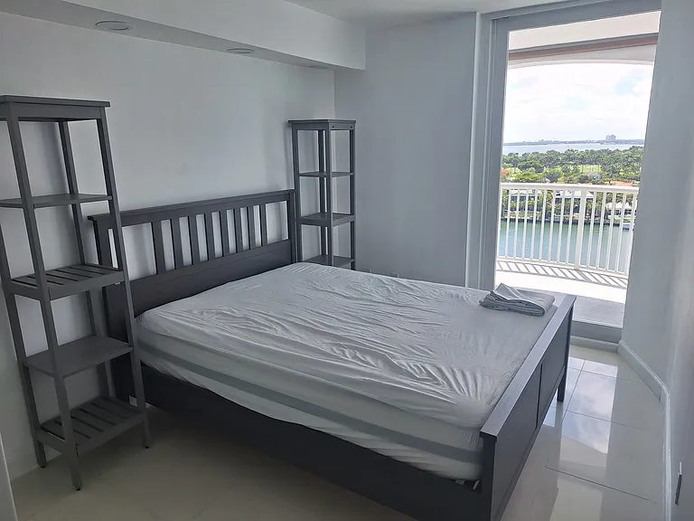 5401 Collins Ave #1029 — Photo 13
