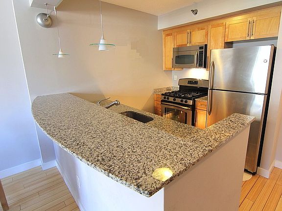 5th image of 516 W 47th St APT N5a