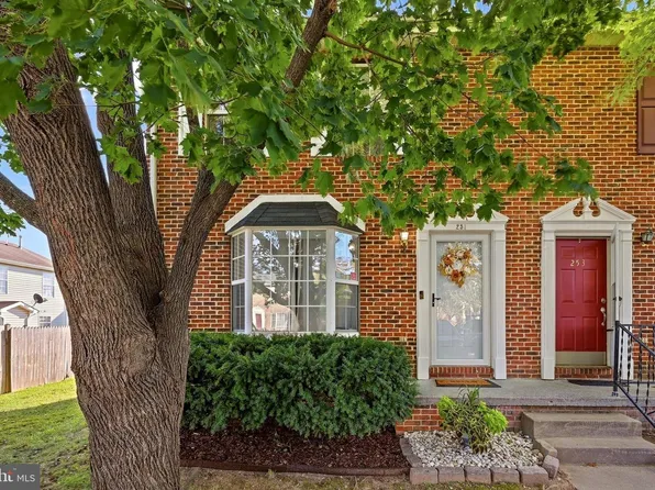 251 Waterford Ln, Winchester, VA 22602