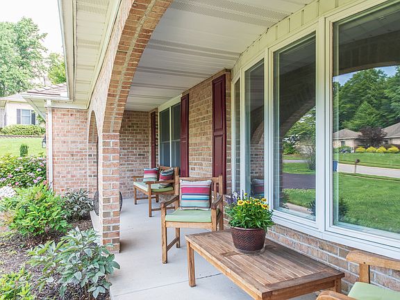 3rd image of 717 Cedarday Dr