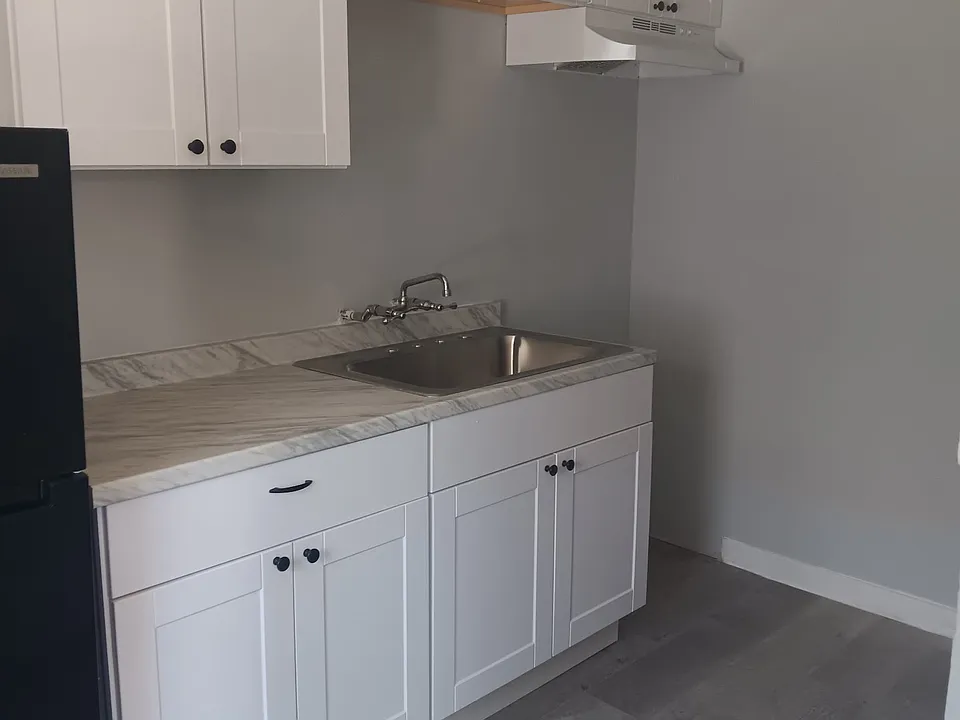 323 Commercial St #3
