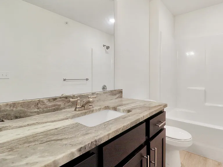 60 West Apartments — Photo 18
