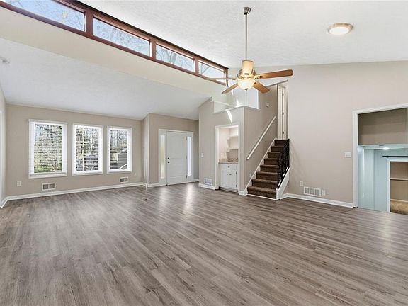 3rd image of 2680 Timberline Rd