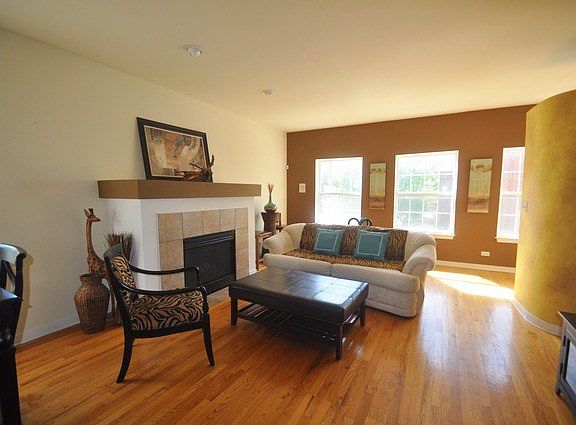 2nd image of 1133 E 83rd St Unit 106