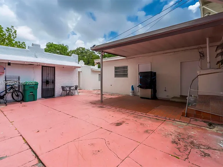 1243 SW 3rd St — Photo 42