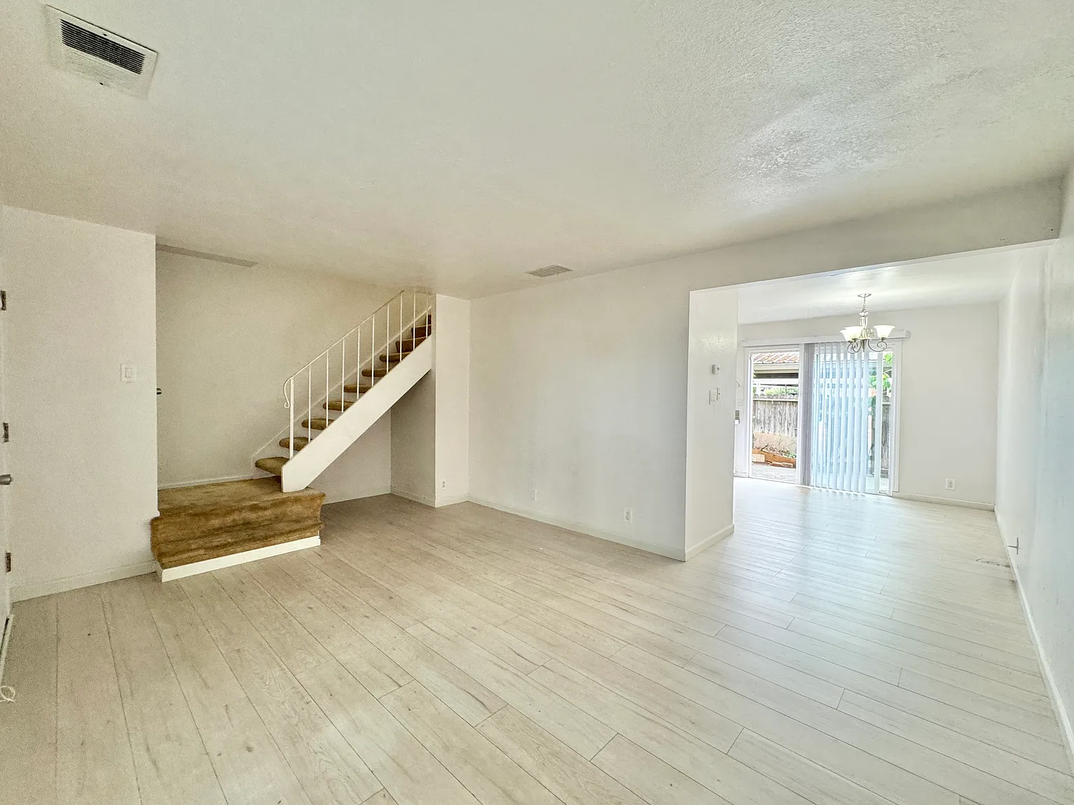 2 bed, 1.5 bath, 988 sqft, $3,222 — Photo 4