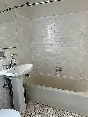 1st image of 261 Seaman Ave APT F1