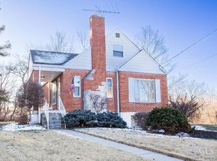 932 Woodbriar Ln, Cincinnati, OH 45238