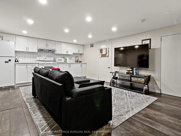 61 Goldfinch Rd #LOWER — Photo 7