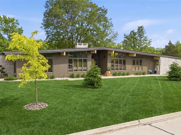 605 Dolphin Dr W, Highland, IL 62249