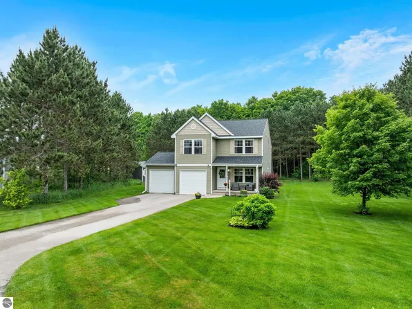 9643 Pattys Ln, Traverse City, MI 49684