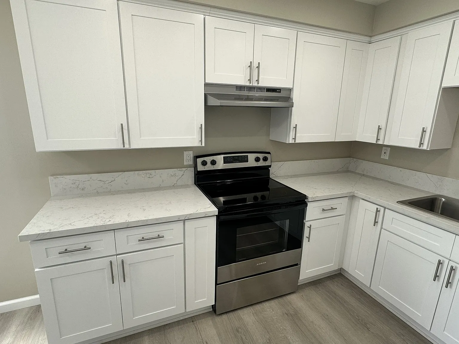 3 bed, 1025 sqft, $2,950 — Photo 2