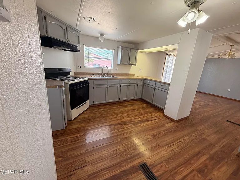12760 Crisantemo Dr — Photo 28