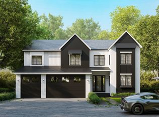 250 Lindawood Ln, Wayzata, MN 55391