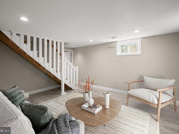 4th image of 4007 Lawrence St