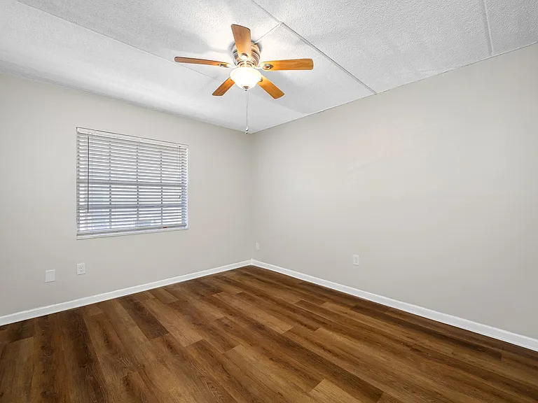 3211 W De Leon St — Photo 26