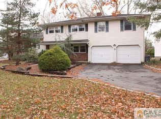 3 Hamilton Dr, East Brunswick, NJ 08816