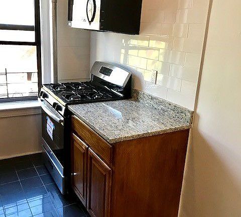 5th image of 2426 29th St APT 2B