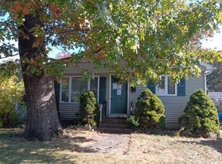 45 Brookdale Blvd, Pawtucket, RI 02861