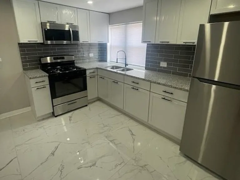 539 Wentworth Ave — Photo 2