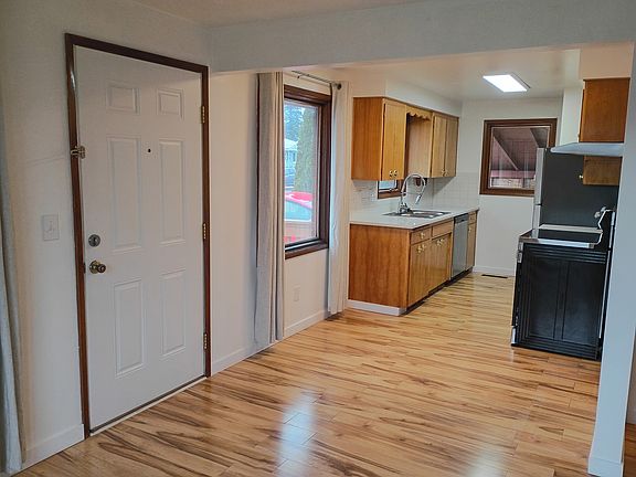 4th image of 5904 N Addison St #507