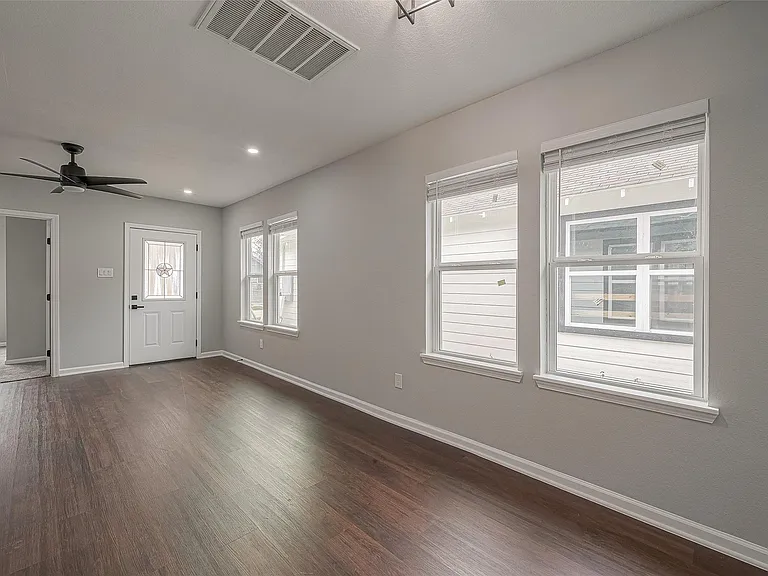 3413 Simmons St — Photo 3