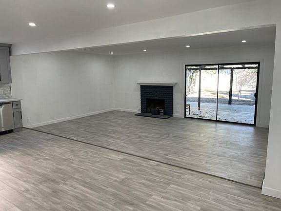 4th image of 7756 Owensmouth Ave
