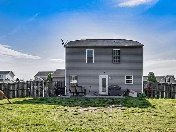 4th image of 831 Leach Ave