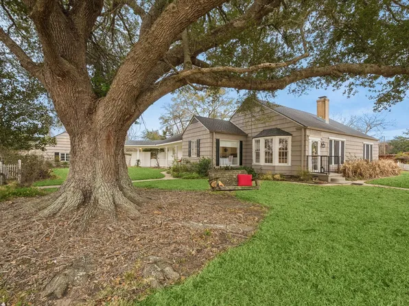 302 E Jackson St, West Columbia, TX 77486