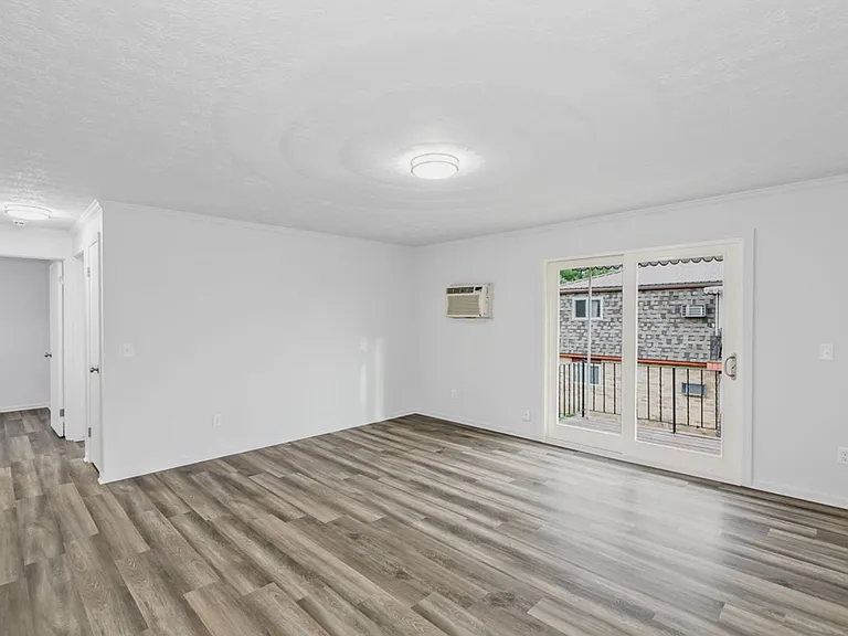 835 Constitution Ave — Photo 7