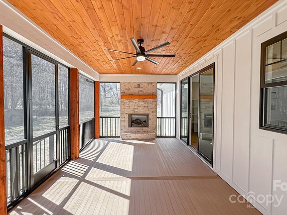 3rd image of 43 Lucy Ln