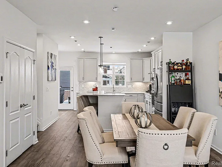 258 S Mill St — Photo 8