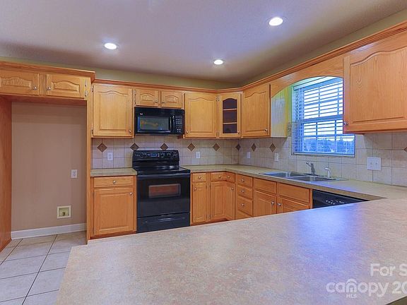 3rd image of 107 W Edinburgh Ct
