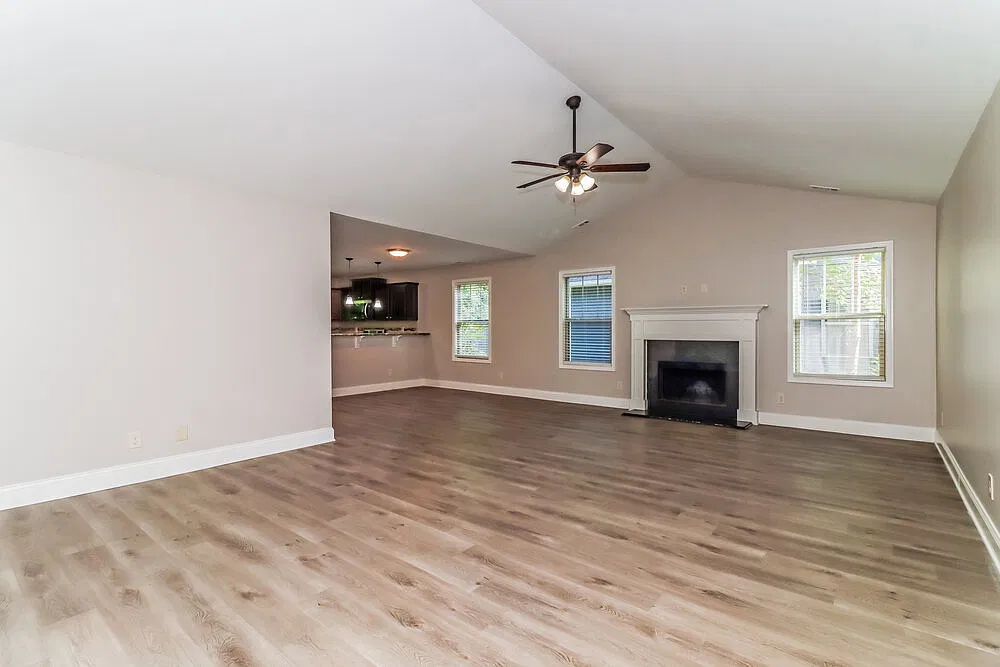 3 bed, 2.0 bath, 1659 sqft, $2,100 — Photo 4