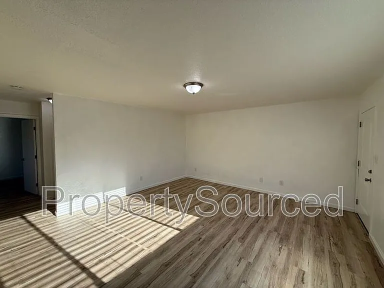 911 H St #1 — Photo 6