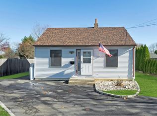 29 Seville Blvd, Sayville, NY 11782