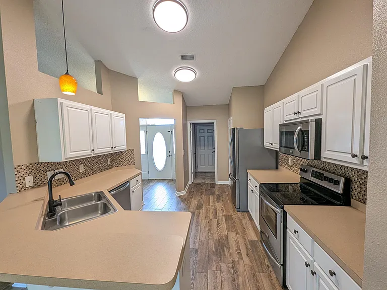 2409 Juneau Ln — Photo 6