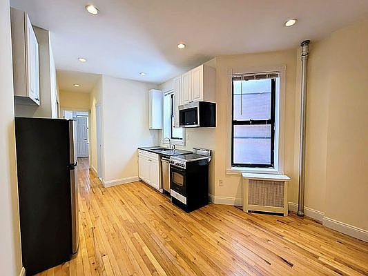1st image of 42 W 65th St #3X