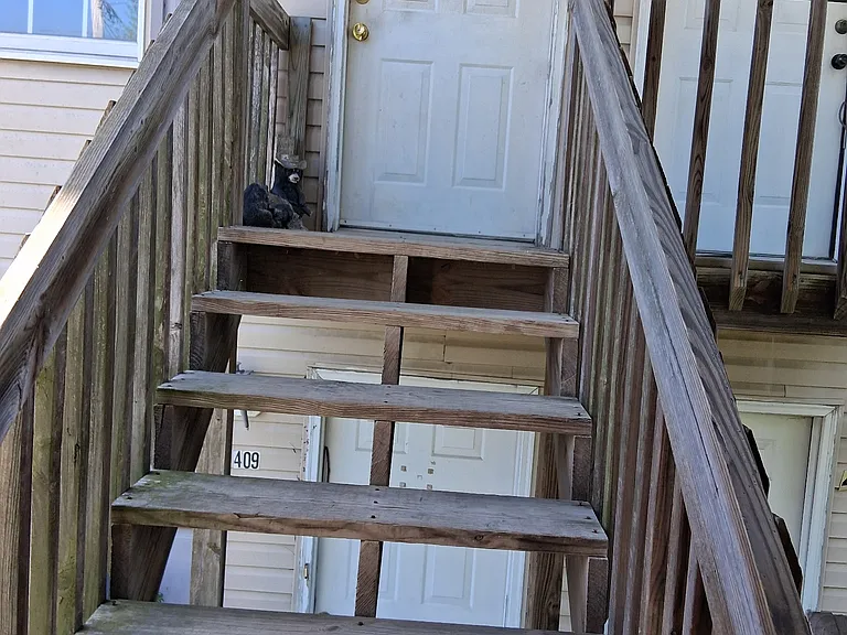 413 N Western Ave — Photo 5