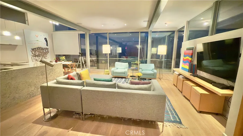 2 bed, 1489 sqft, $15,000 — Photo 2