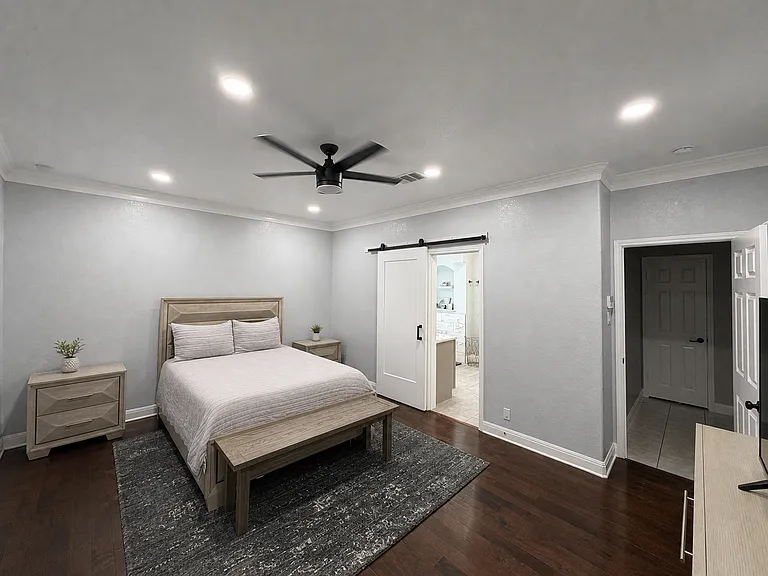 2536 Crenshaw Dr — Photo 7