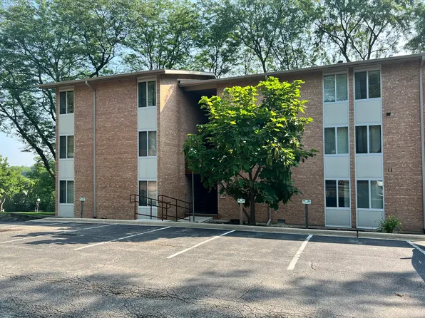5811 Oakwood Dr APT B, Lisle, IL 60532
