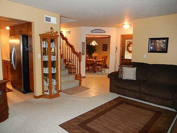 4th image of 11 Hampshire Dr