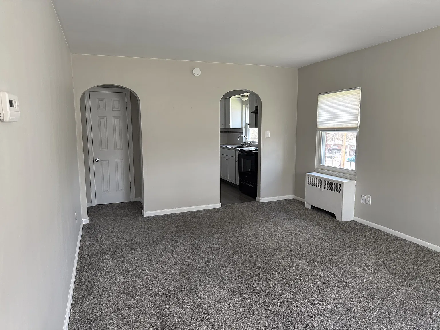 325 E Englewood Ave, New Castle, PA 16105-2169, Lawrence County - 325 E Englewood Unit 2 — Photo 2