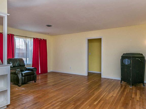3rd image of 1616 Lawson Ln
