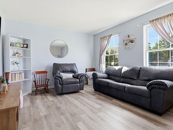 5th image of 2027 Wyatt Cir