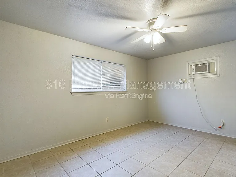 15112 Bellaire Ave #B — Photo 2