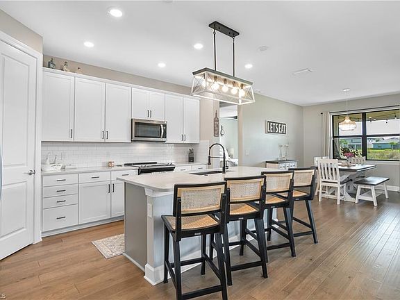 3rd image of 19605 Utopia LN